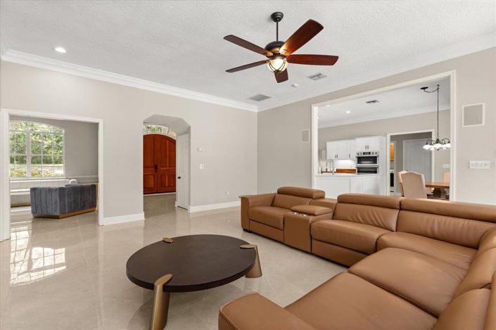 Image No.13-5 Bed Property for sale