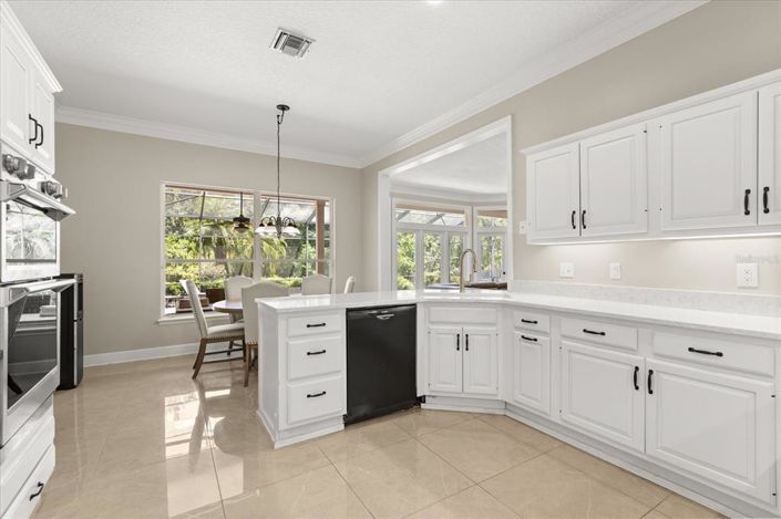 Image No.16-5 Bed Property for sale