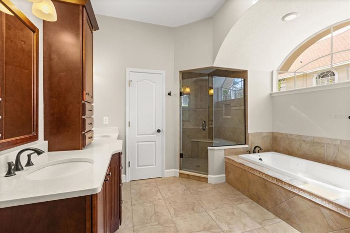 Image No.23-5 Bed Property for sale