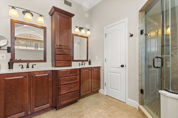 Image No.24-5 Bed Property for sale