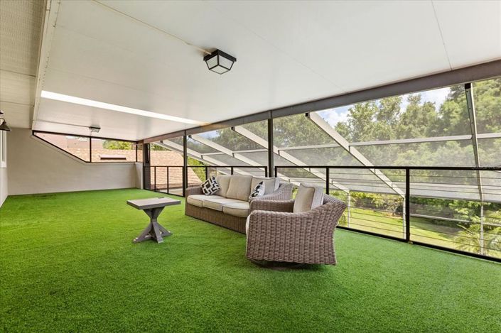 Image No.32-5 Bed Property for sale