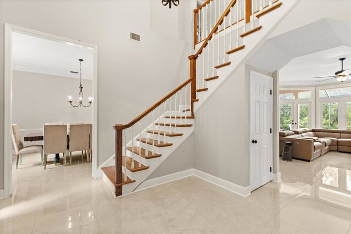 Image No.8-5 Bed Property for sale