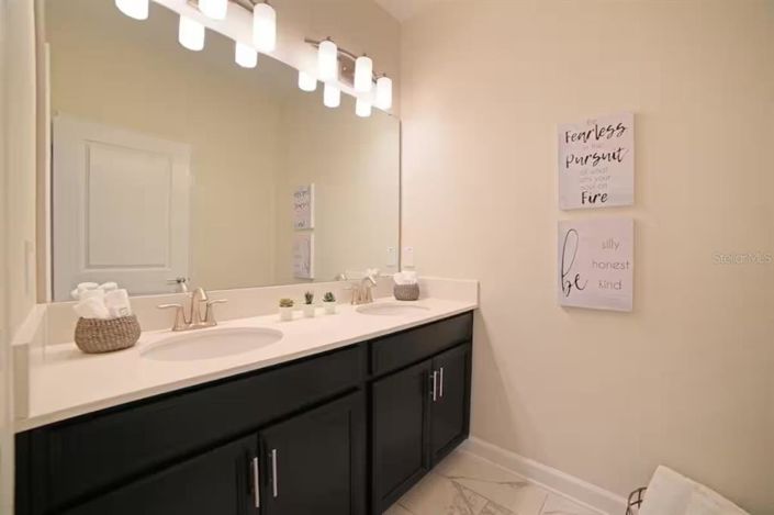 Image No.12-5 Bed Townhouse for sale