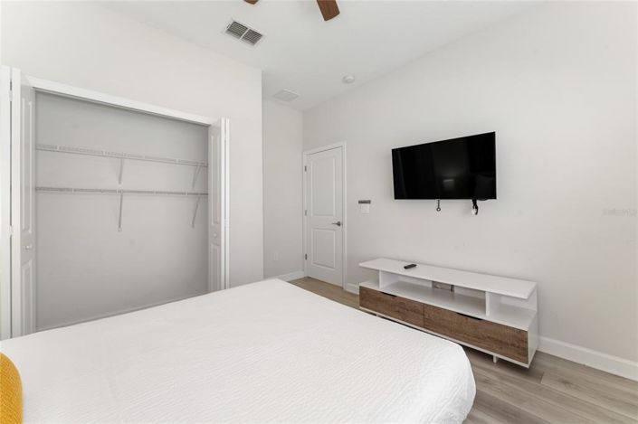 Image No.17-5 Bed Townhouse for sale