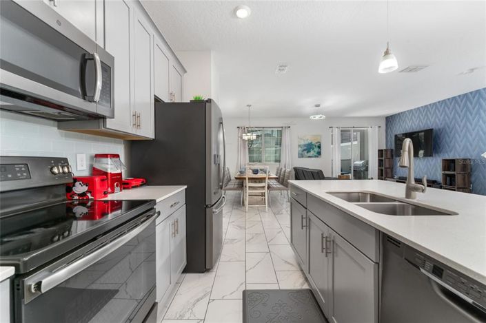 Image No.3-5 Bed Townhouse for sale