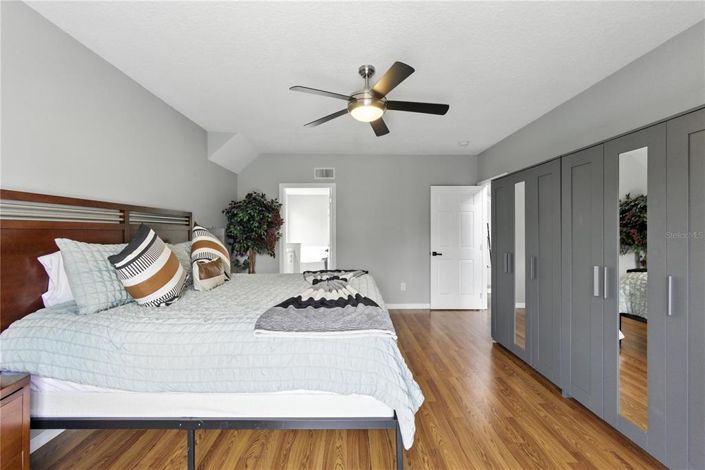 Image No.14-5 Bed Property for sale