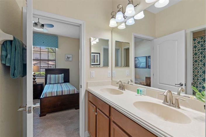 Image No.19-4 Bed Property for sale