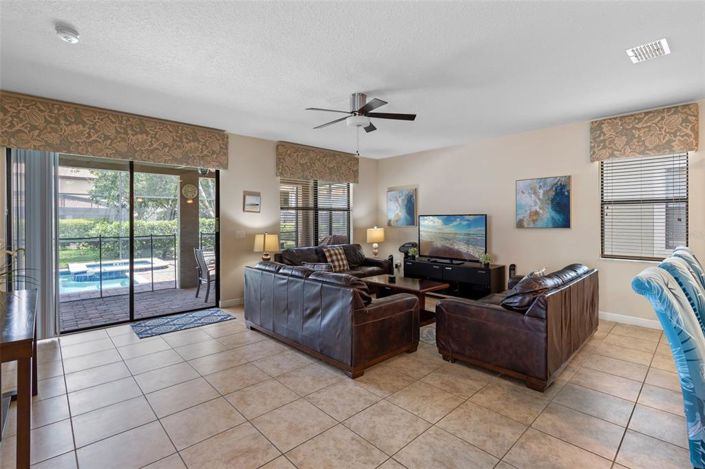 Image No.5-4 Bed Property for sale