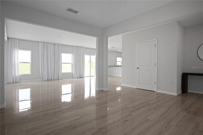 Image No.13-4 Bed Property for sale