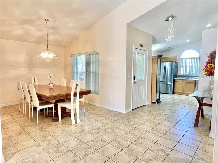 Image No.5-Propriété de 4 chambres à vendre à Kissimmee