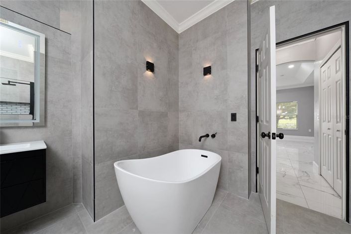 Image No.26-4 Bed Property for sale