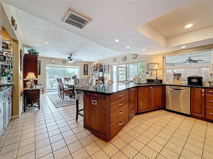 Image No.12-3 Bed Property for sale