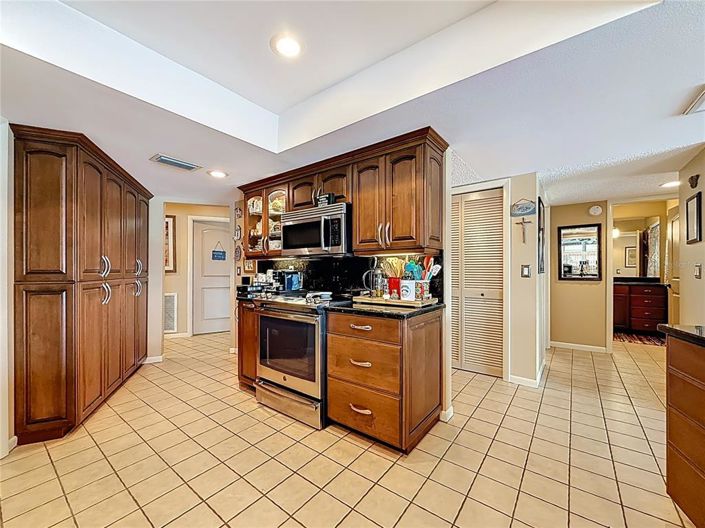 Image No.14-3 Bed Property for sale