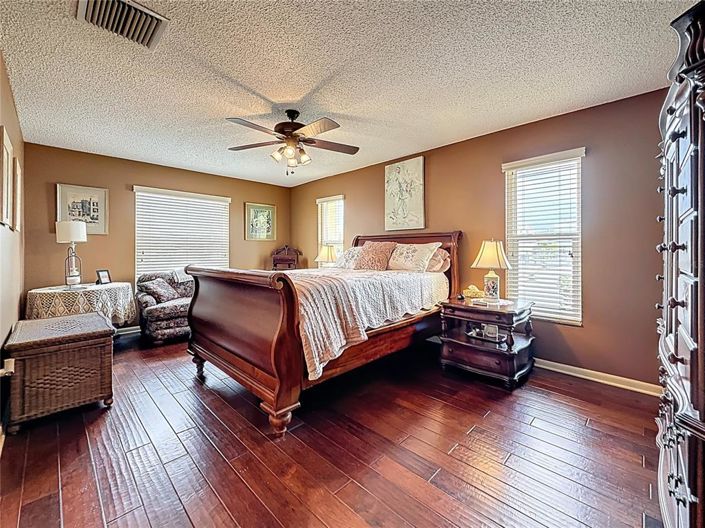 Image No.21-3 Bed Property for sale