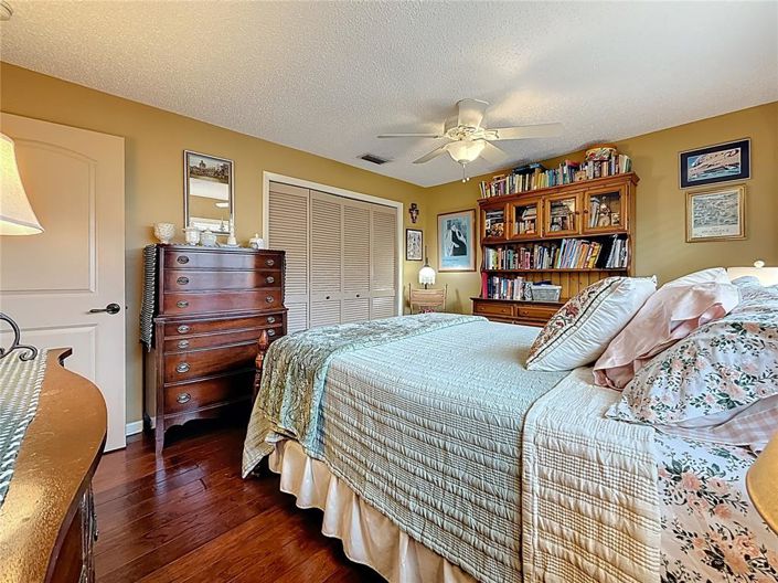 Image No.26-3 Bed Property for sale