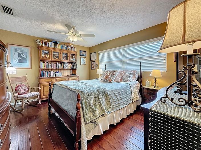 Image No.28-3 Bed Property for sale