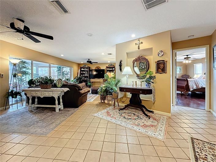 Image No.7-3 Bed Property for sale