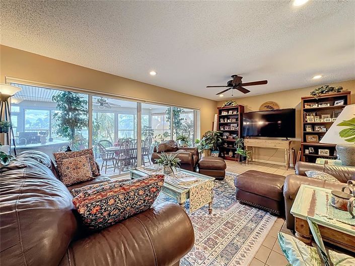 Image No.8-3 Bed Property for sale