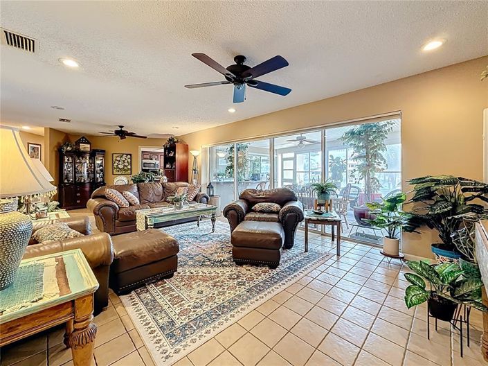 Image No.9-3 Bed Property for sale