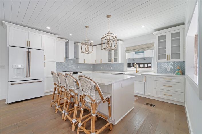 Image No.5-4 Bed Property for sale