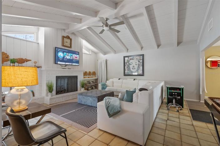 Image No.11-3 Bed Property for sale