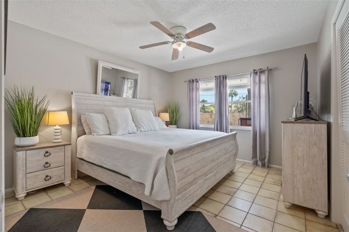 Image No.37-3 Bed Property for sale