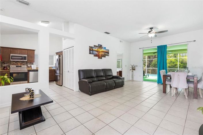 Image No.4-Propriété de 3 chambres à vendre à Kissimmee