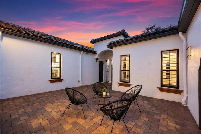 Image No.14-4 Bed Property for sale