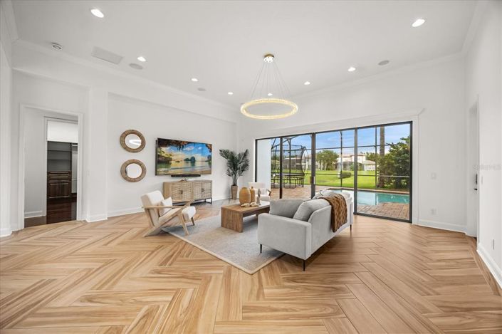 Image No.19-4 Bed Property for sale