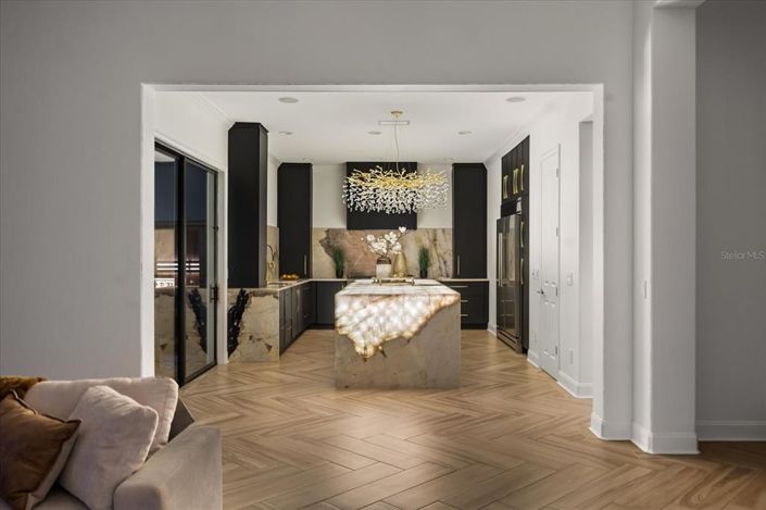 Image No.30-4 Bed Property for sale