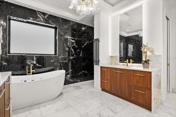 Image No.41-4 Bed Property for sale