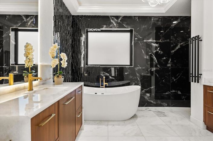 Image No.43-4 Bed Property for sale