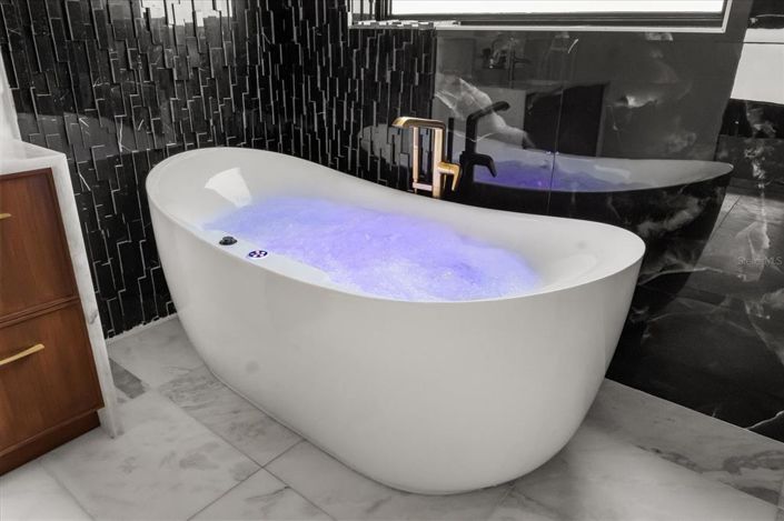 Image No.47-4 Bed Property for sale