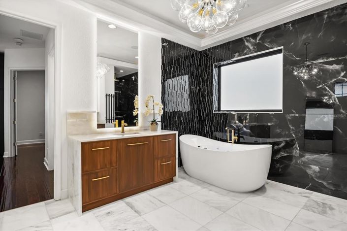 Image No.52-4 Bed Property for sale