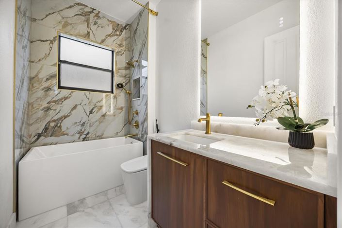 Image No.57-4 Bed Property for sale