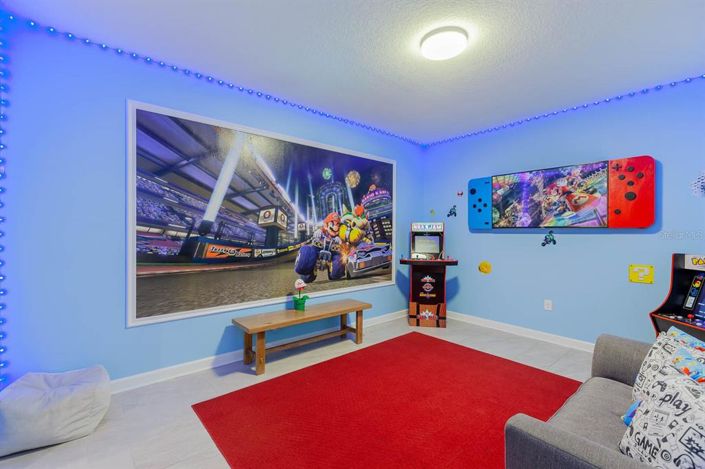 Image No.17-6 Bed Property for sale