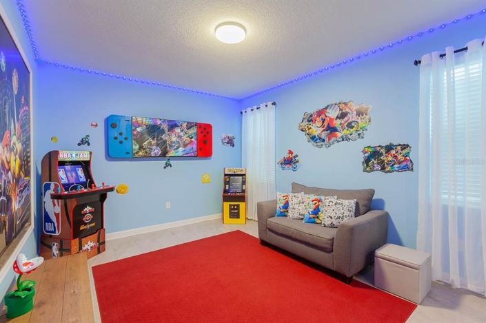 Image No.18-6 Bed Property for sale