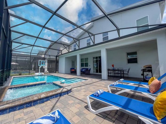 Image No.60-6 Bed Property for sale