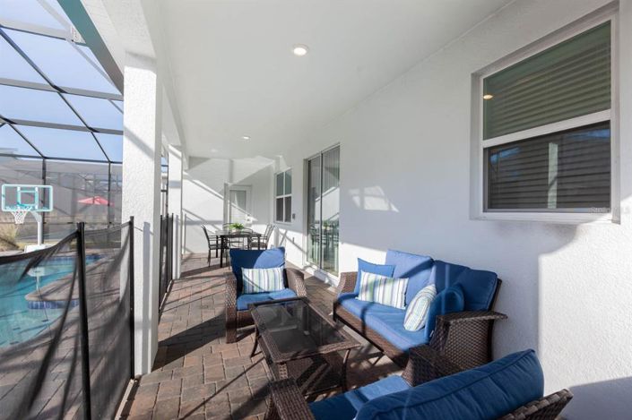 Image No.67-6 Bed Property for sale