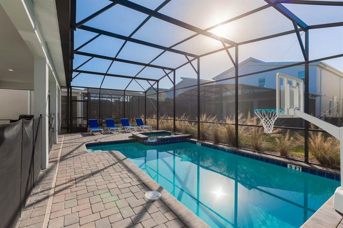 Image No.68-6 Bed Property for sale