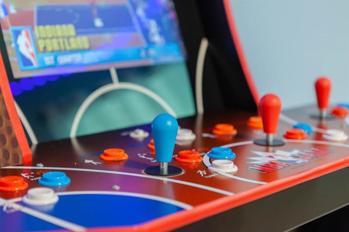 Image No.93-6 Bed Property for sale