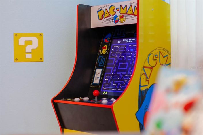 Image No.94-6 Bed Property for sale