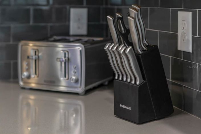 Image No.95-6 Bed Property for sale