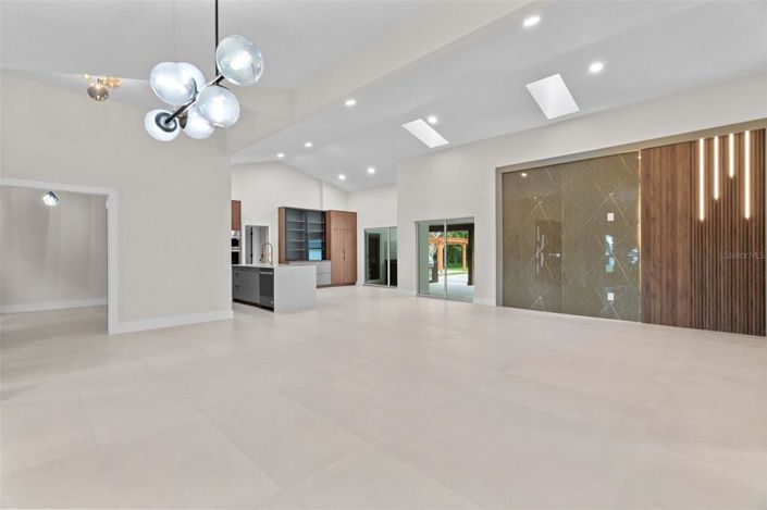 Image No.11-4 Bed Property for sale