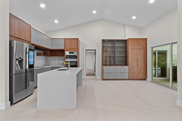 Image No.12-4 Bed Property for sale