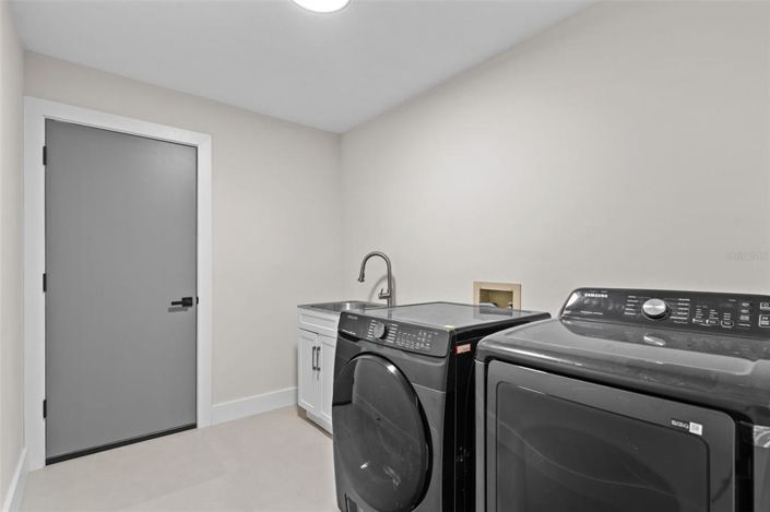 Image No.18-4 Bed Property for sale