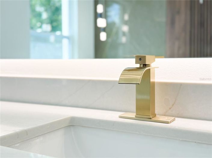 Image No.28-4 Bed Property for sale