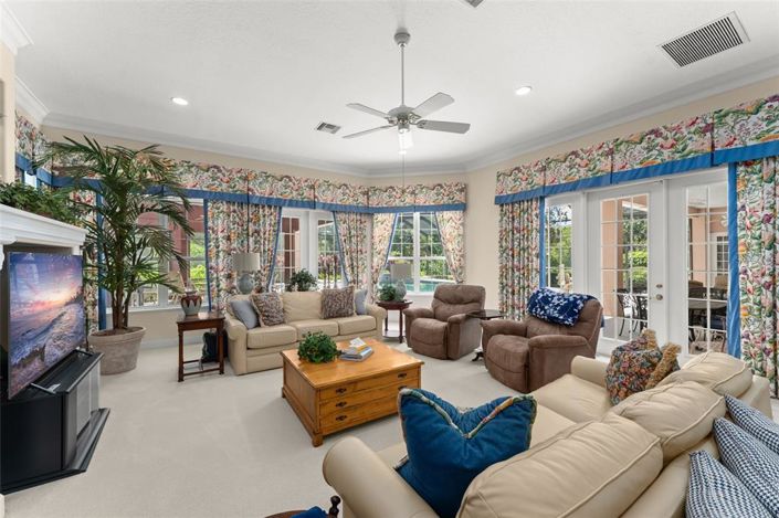 Image No.11-8 Bed Property for sale