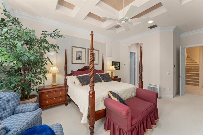 Image No.22-8 Bed Property for sale