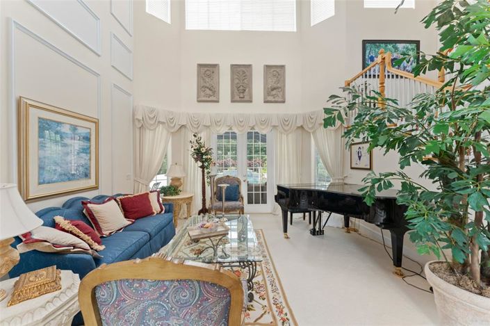 Image No.3-8 Bed Property for sale